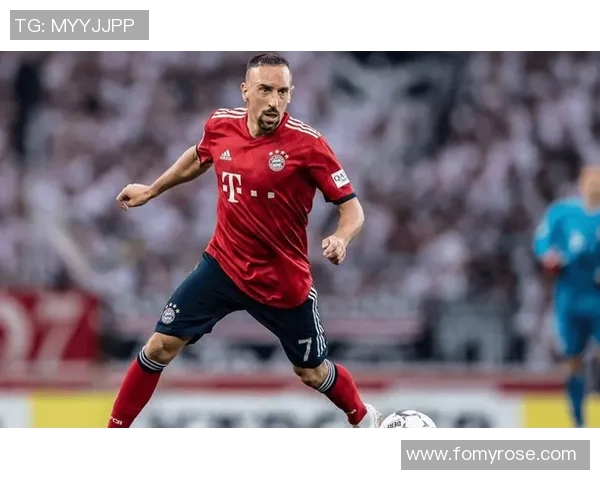 国际知名足球球星亮相公益活动现场引发热烈关注