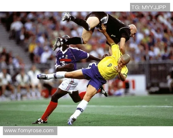 当传奇背影远去足球世界因球星离开而陷入无尽叹息